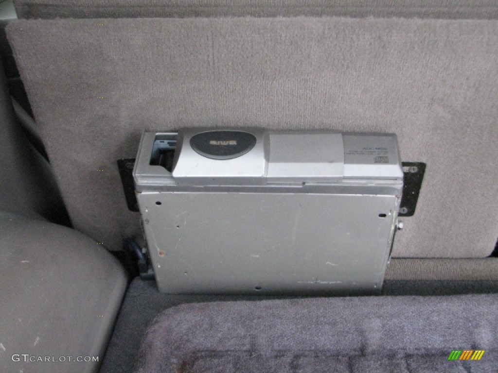 2002 Explorer XLS - Aspen Green Metallic / Medium Parchment photo #17