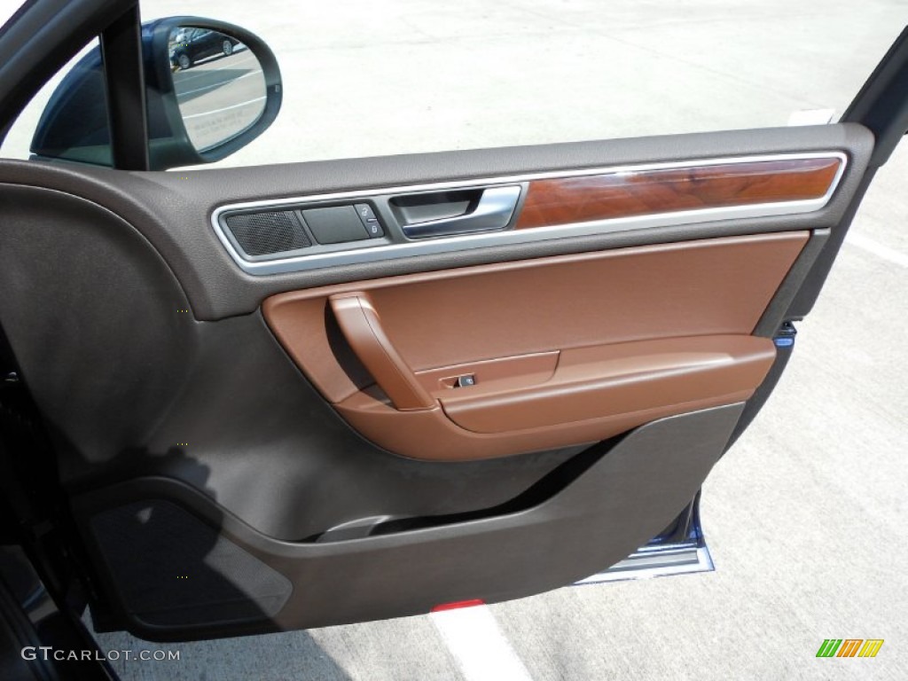 2012 Volkswagen Touareg TDI Lux 4XMotion Saddle Brown Door Panel Photo #52948677