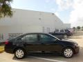 Black - Jetta SE Sedan Photo No. 8