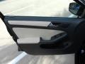 Black - Jetta SE Sedan Photo No. 10