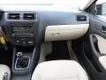 Black - Jetta SE Sedan Photo No. 15