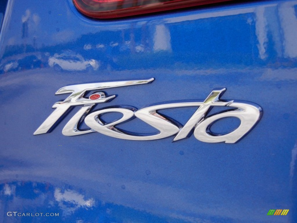 2011 Fiesta SE Sedan - Blue Flame Metallic / Charcoal Black/Blue Cloth photo #4