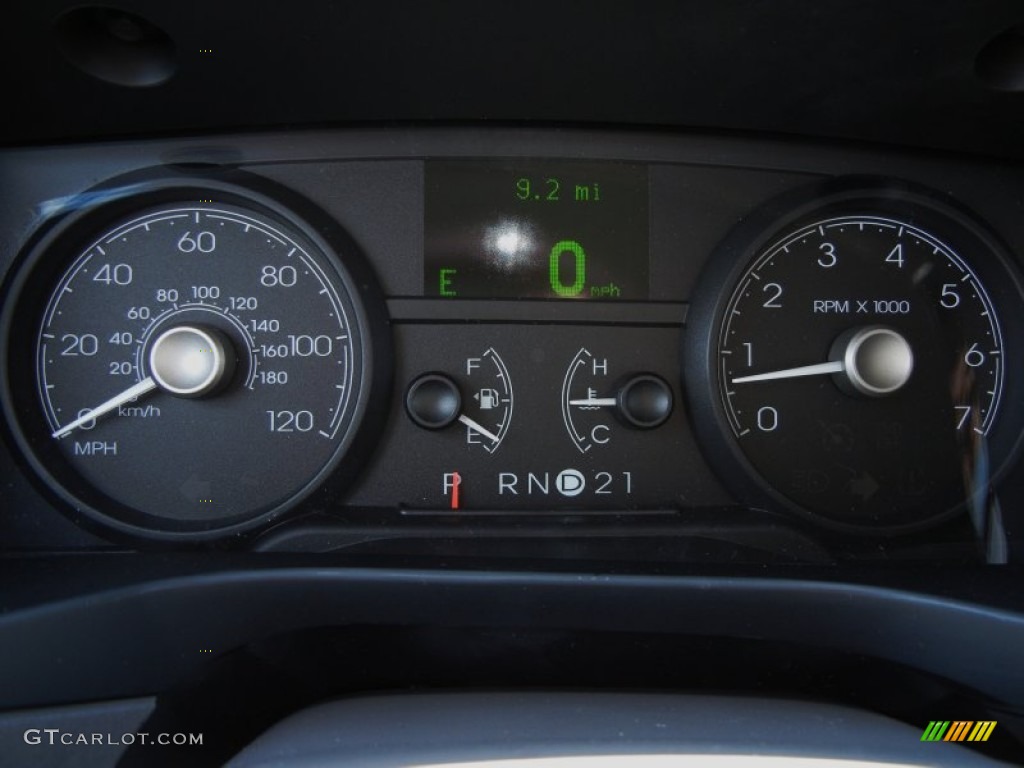 2011 Lincoln Town Car Signature Limited Gauges Photo #52953642