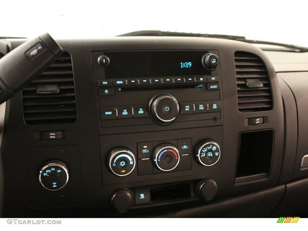 2010 Chevrolet Silverado 1500 LT Crew Cab 4x4 Controls Photo #52954644