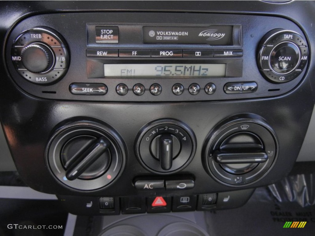 2002 Volkswagen New Beetle GLS Coupe Controls Photo #52955073