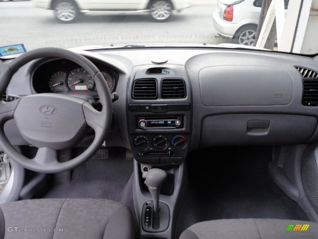 2003 Hyundai Accent GL Coupe Dashboard Photos