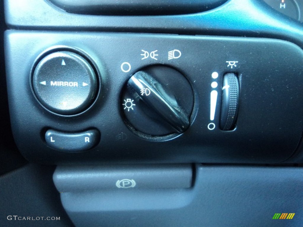 1999 Dodge Grand Caravan SE Controls Photo #52963068