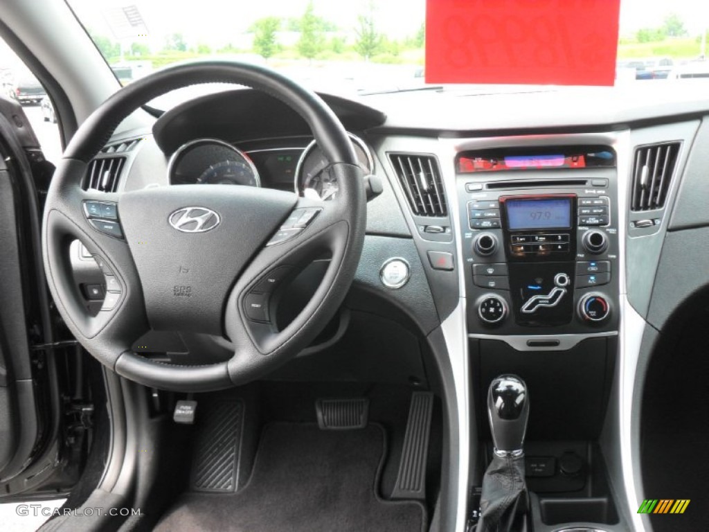 2011 Sonata SE - Midnight Black / Black photo #17