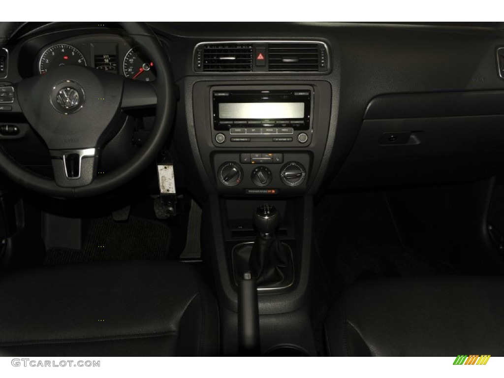 2012 Jetta SE Sedan - Platinum Gray Metallic / Titan Black photo #23