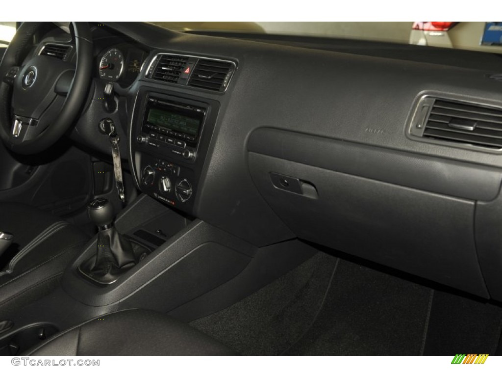 2012 Jetta SE Sedan - Platinum Gray Metallic / Titan Black photo #26