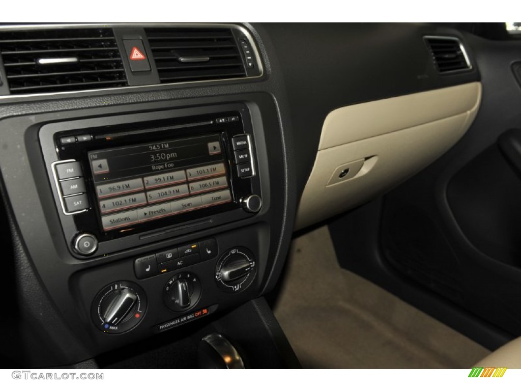 2011 Jetta SE Sedan - Reflex Silver Metallic / Titan Black photo #11
