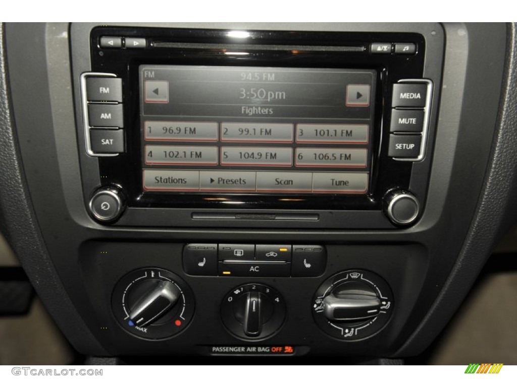 2011 Jetta SE Sedan - Reflex Silver Metallic / Titan Black photo #15