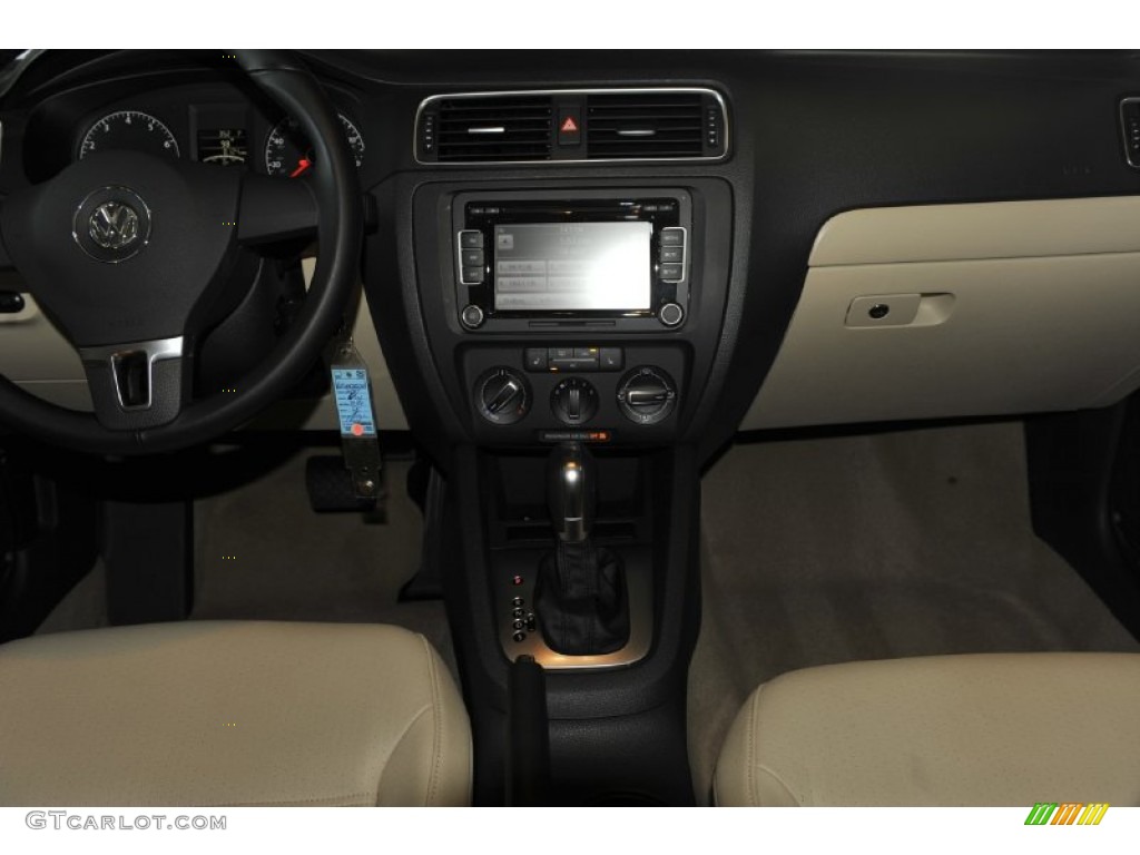 2011 Jetta SE Sedan - Reflex Silver Metallic / Titan Black photo #26