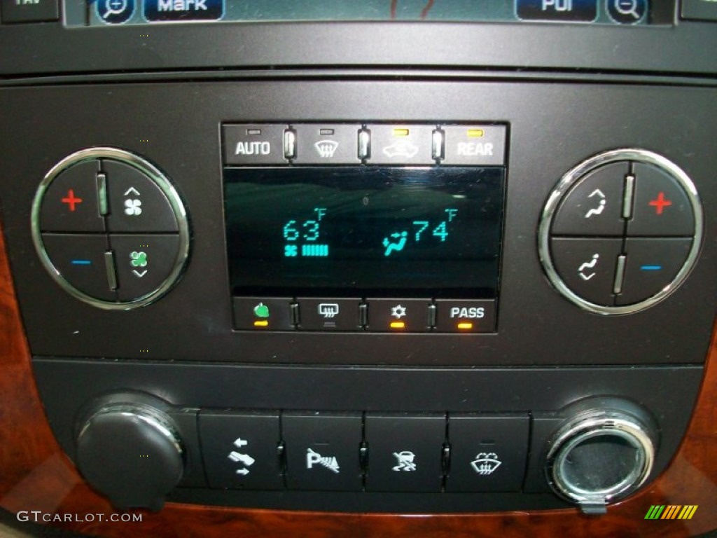 2007 Chevrolet Tahoe LTZ Controls Photo #52967922