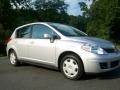 Brilliant Silver - Versa 1.8 S Hatchback Photo No. 5