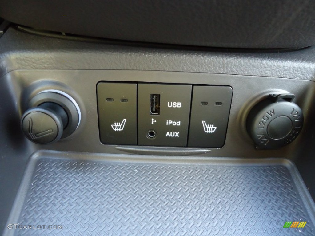 2011 Hyundai Santa Fe Limited Controls Photo #52968208