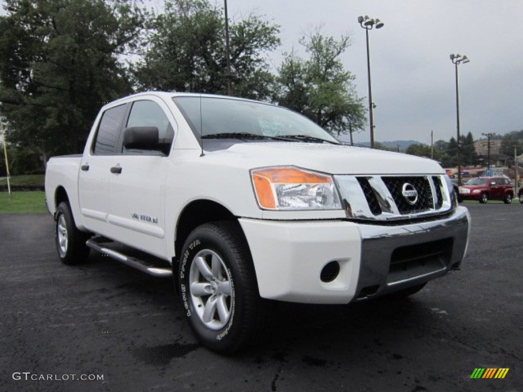 2009 Titan SE Crew Cab 4x4 - Blizzard White / Charcoal photo #1