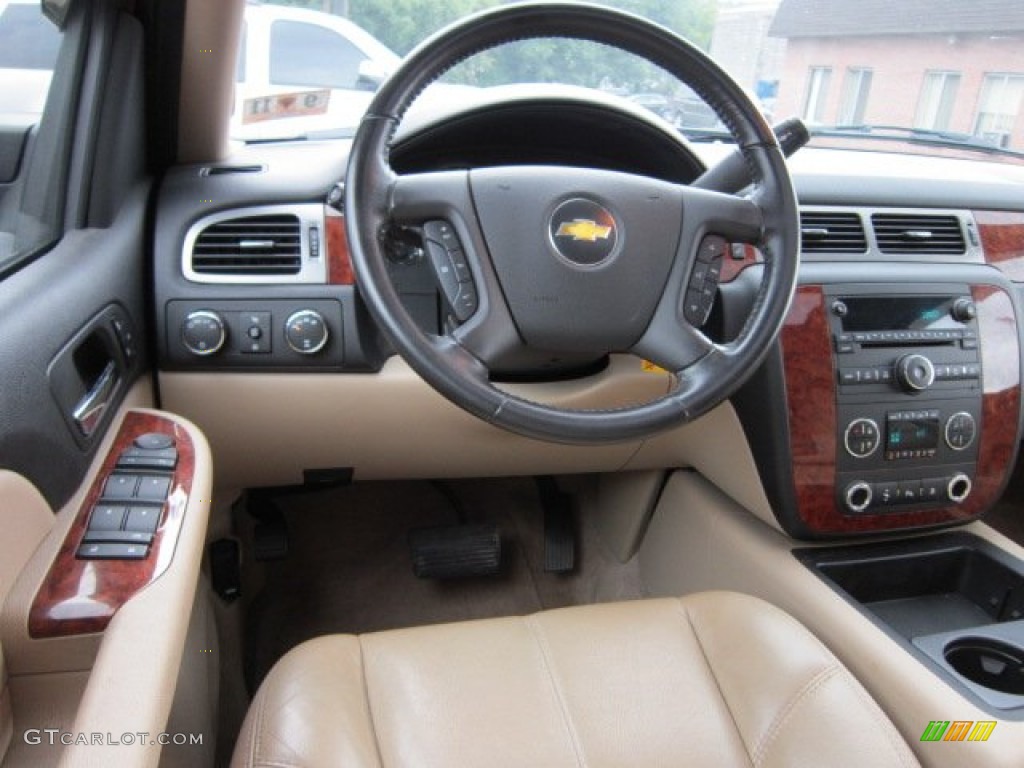 2007 Chevrolet Tahoe LT 4x4 Light Cashmere/Ebony Steering Wheel Photo #52969798