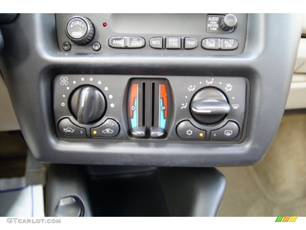 2005 Monte Carlo LS - Sandstone Metallic / Neutral photo #25