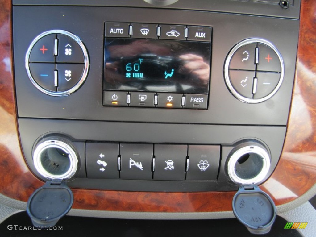 2008 Chevrolet Suburban 1500 LT 4x4 Controls Photo #52974778