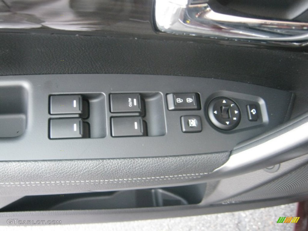 2012 Kia Sorento SX V6 Controls Photos
