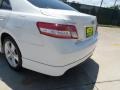 Super White - Camry SE Photo No. 23