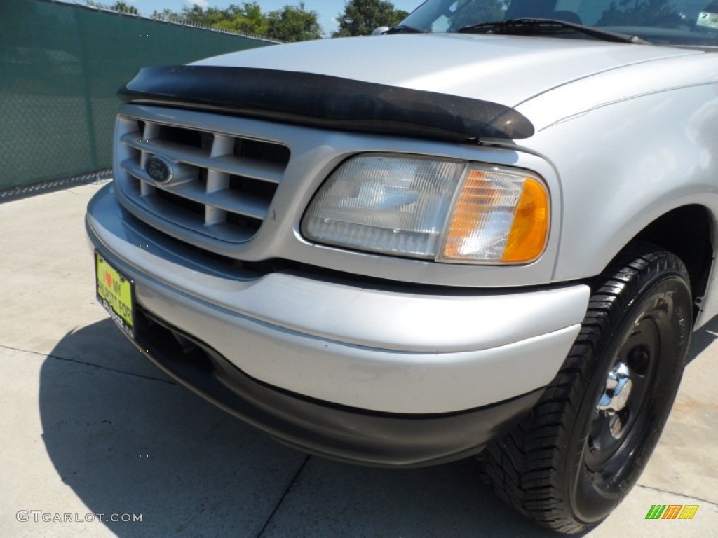 2003 F150 XL Regular Cab - Silver Metallic / Dark Graphite Grey photo #11