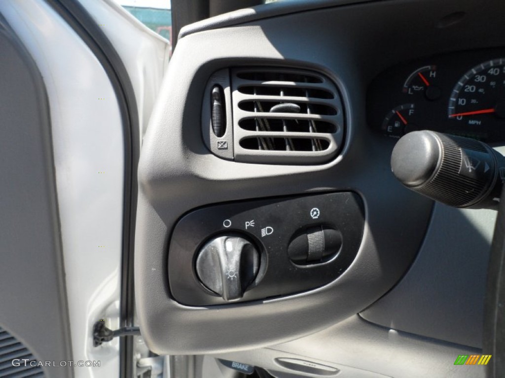 2003 F150 XL Regular Cab - Silver Metallic / Dark Graphite Grey photo #44