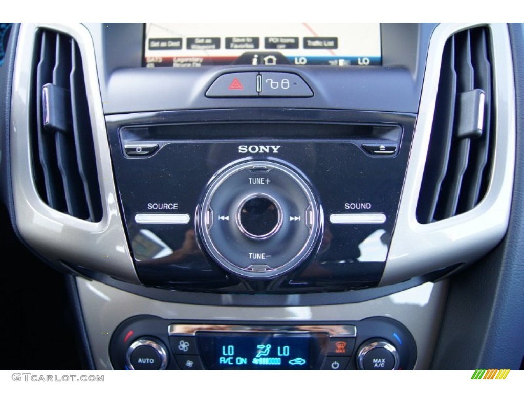2012 Ford Focus SEL 5-Door Controls Photo #53000602