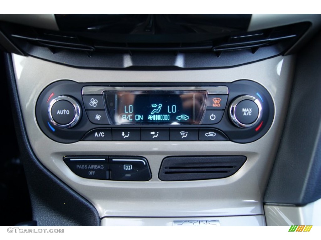 2012 Ford Focus SEL 5-Door Controls Photo #53000617