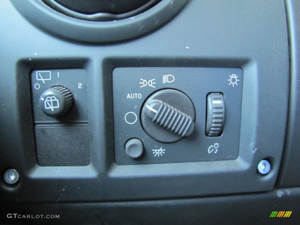 2005 Hummer H2 SUV Controls Photo #53003782