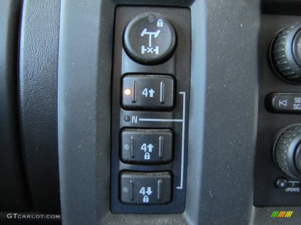 2005 Hummer H2 SUV Controls Photo #53003788