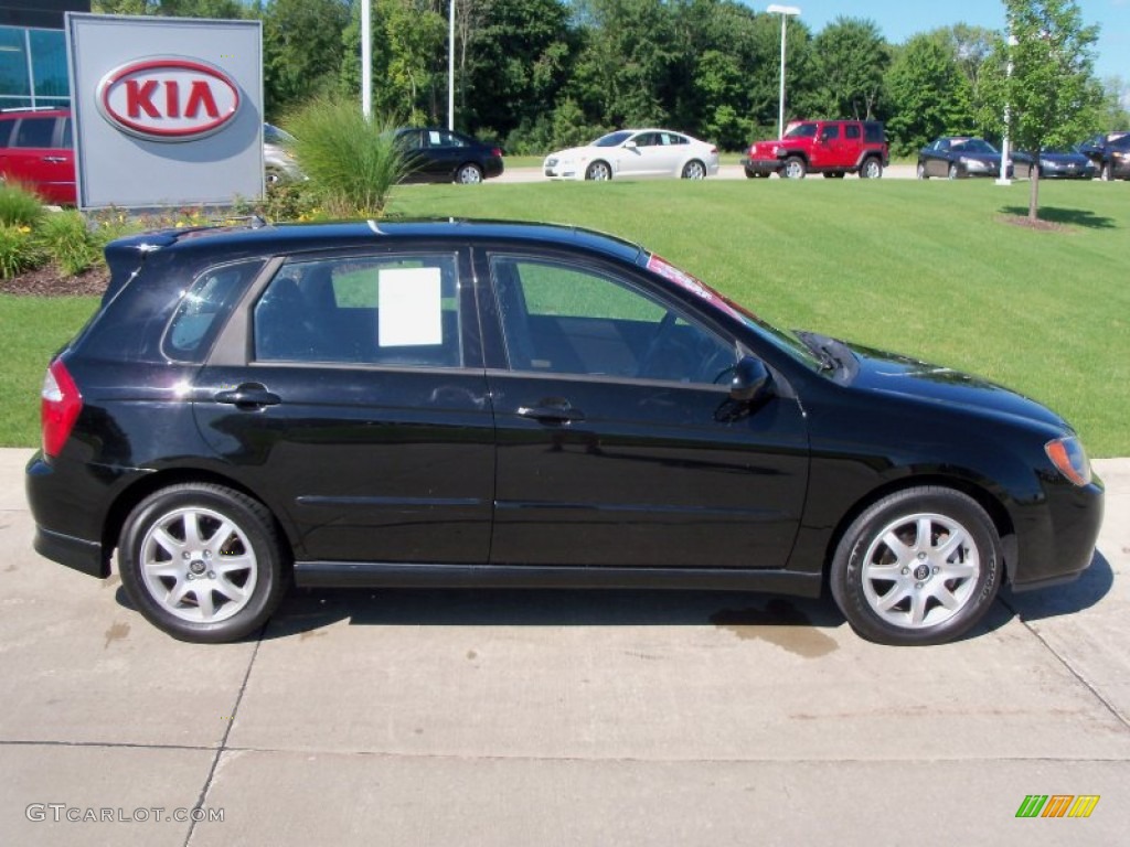 2005 Spectra 5 Wagon - Ebony Black / Gray photo #2