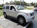 2005 Silver Lightning Metallic Nissan Pathfinder SE 4x4  photo #3