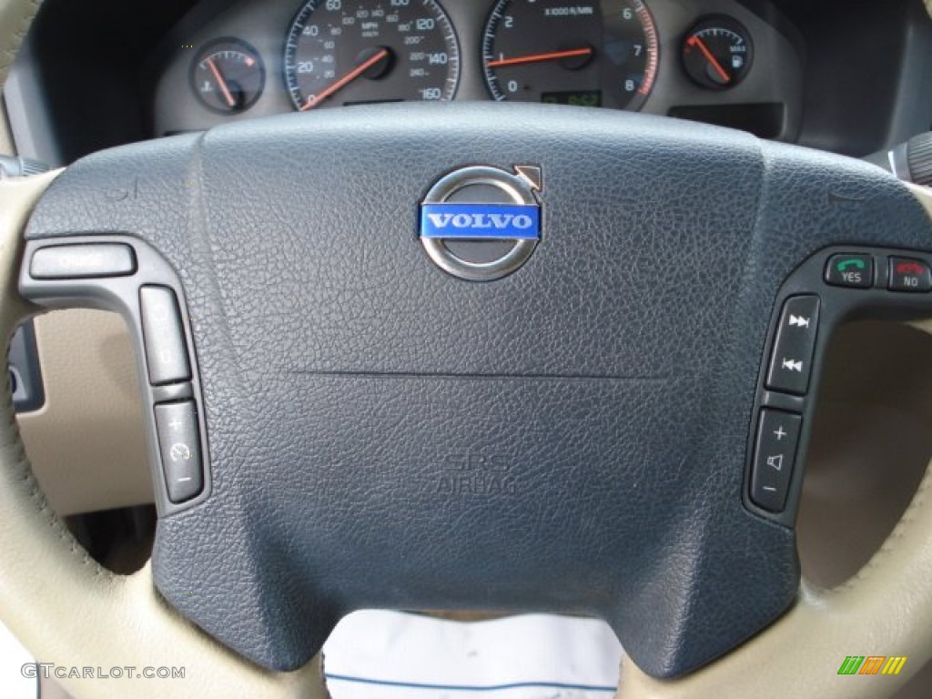 2003 Volvo XC70 AWD Beige/Light Sand Steering Wheel Photo #53008901