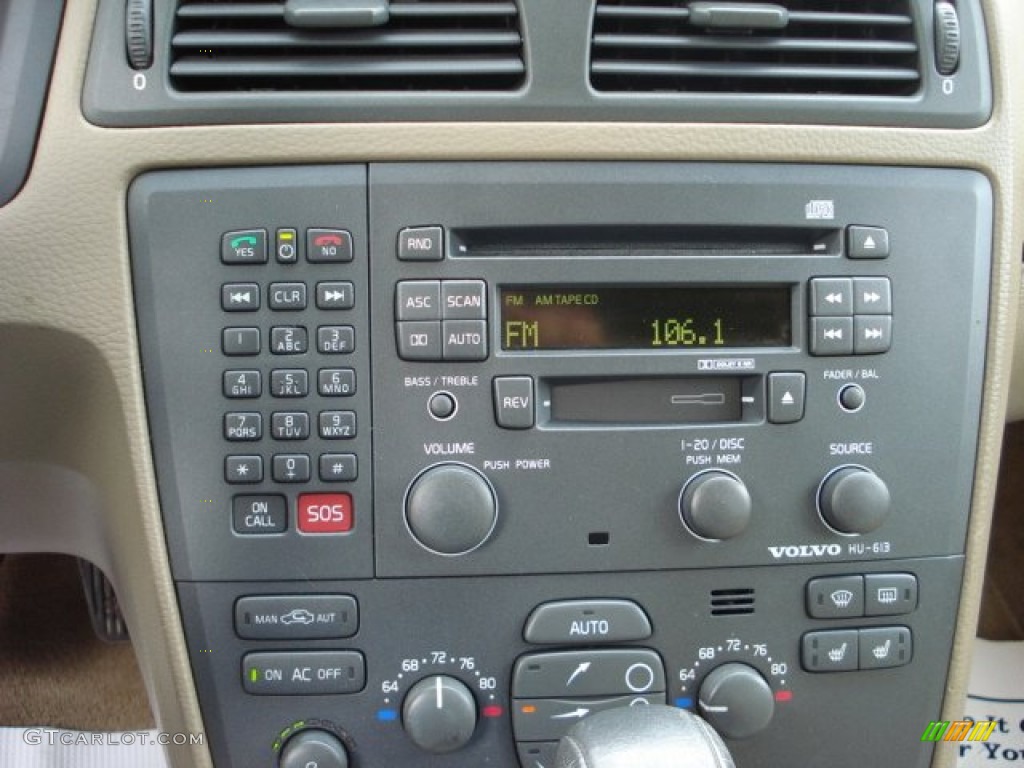 2003 Volvo XC70 AWD Controls Photo #53008916