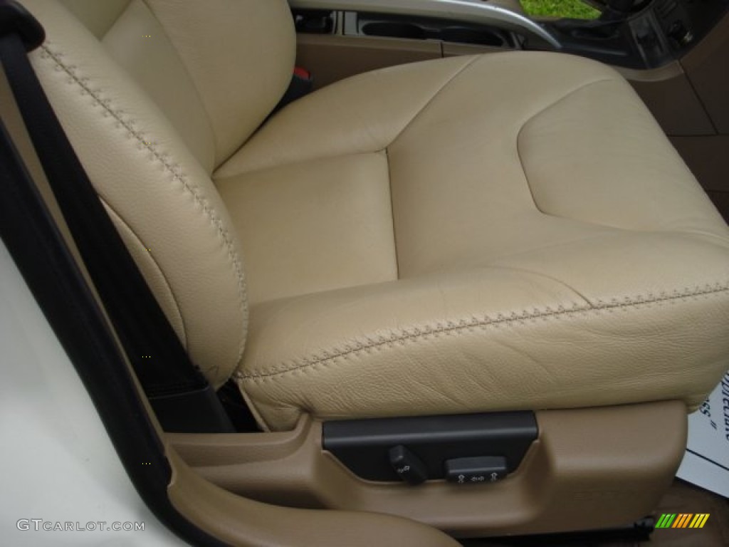 2003 XC70 AWD - White / Beige/Light Sand photo #20