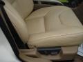 White - XC70 AWD Photo No. 20