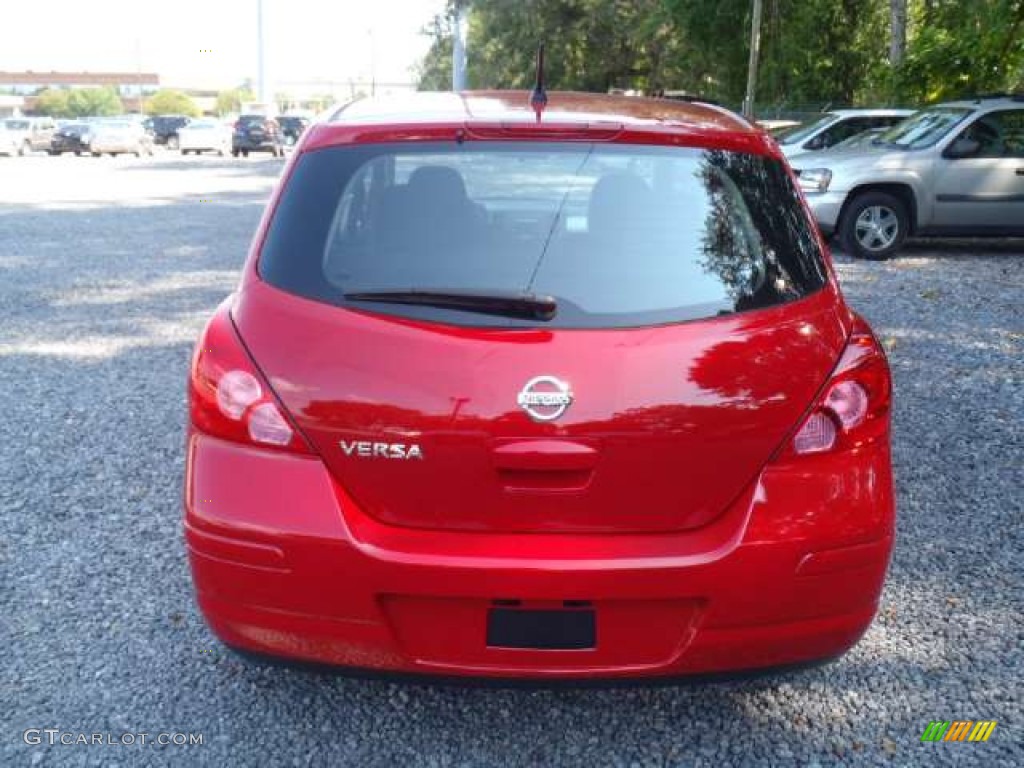 2011 Versa 1.8 S Hatchback - Red Alert / Charcoal photo #4