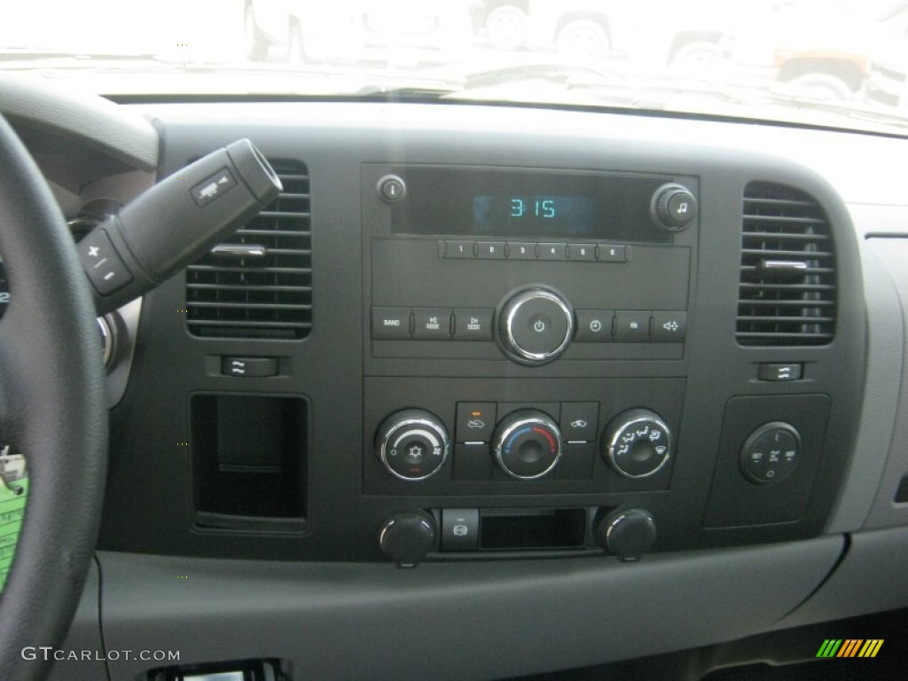 2011 Chevrolet Silverado 3500HD Regular Cab 4x4 Chassis Controls Photos