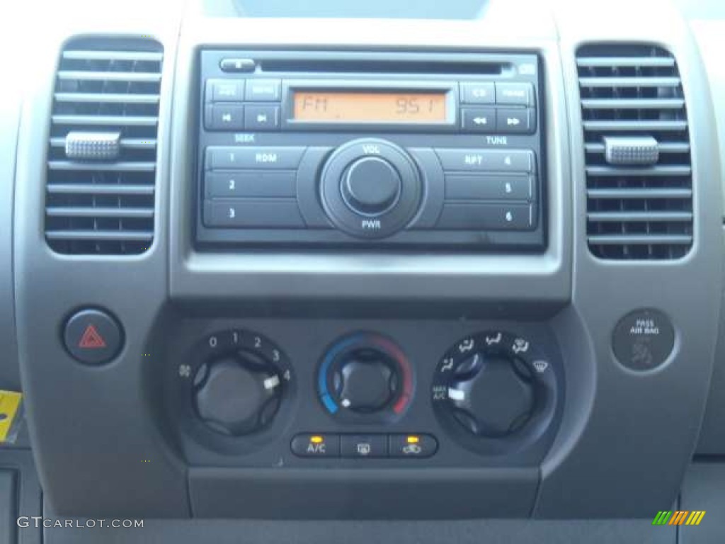 2011 Nissan Xterra X Controls Photos