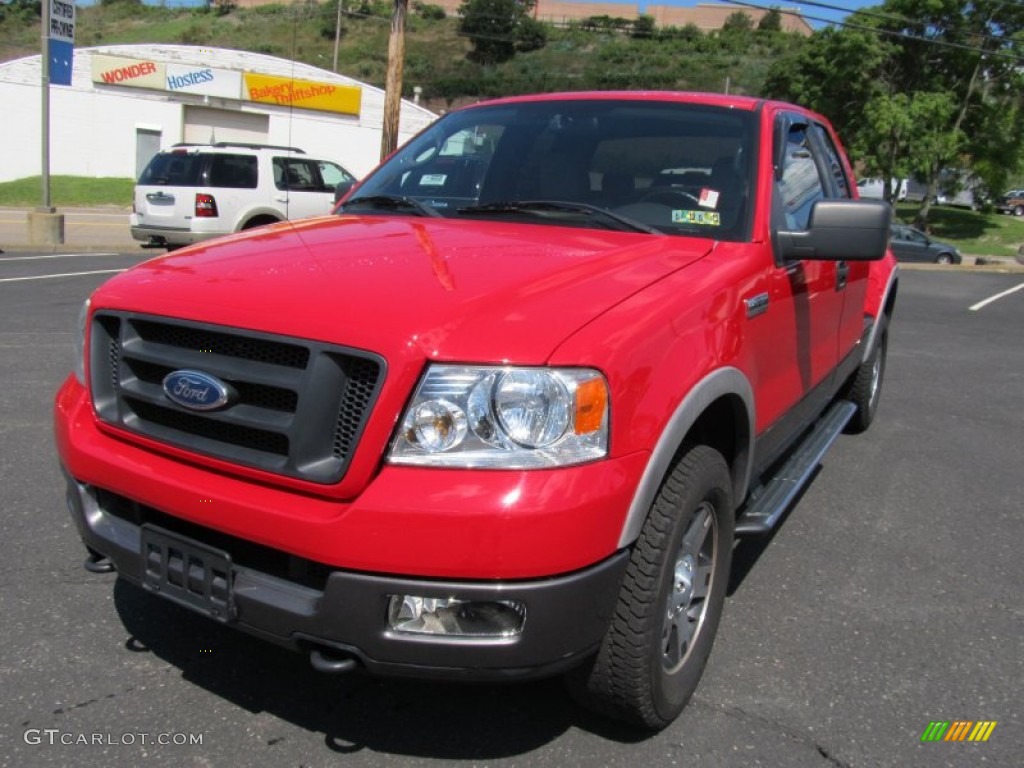 2005 F150 XLT SuperCab 4x4 - Bright Red / Medium Flint Grey photo #4
