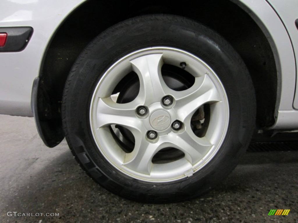 2003 Hyundai Elantra GT Hatchback Wheel Photo #53019002