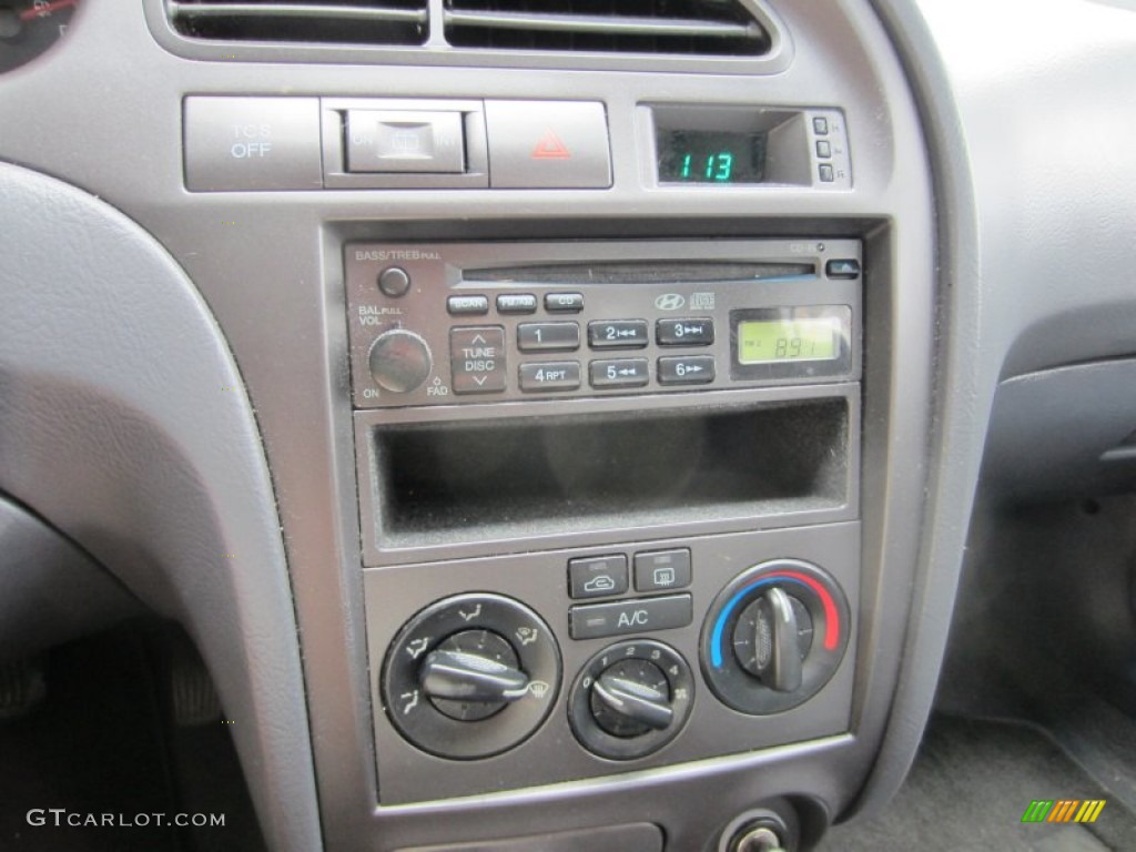 2003 Hyundai Elantra GT Hatchback Audio System Photo #53019167