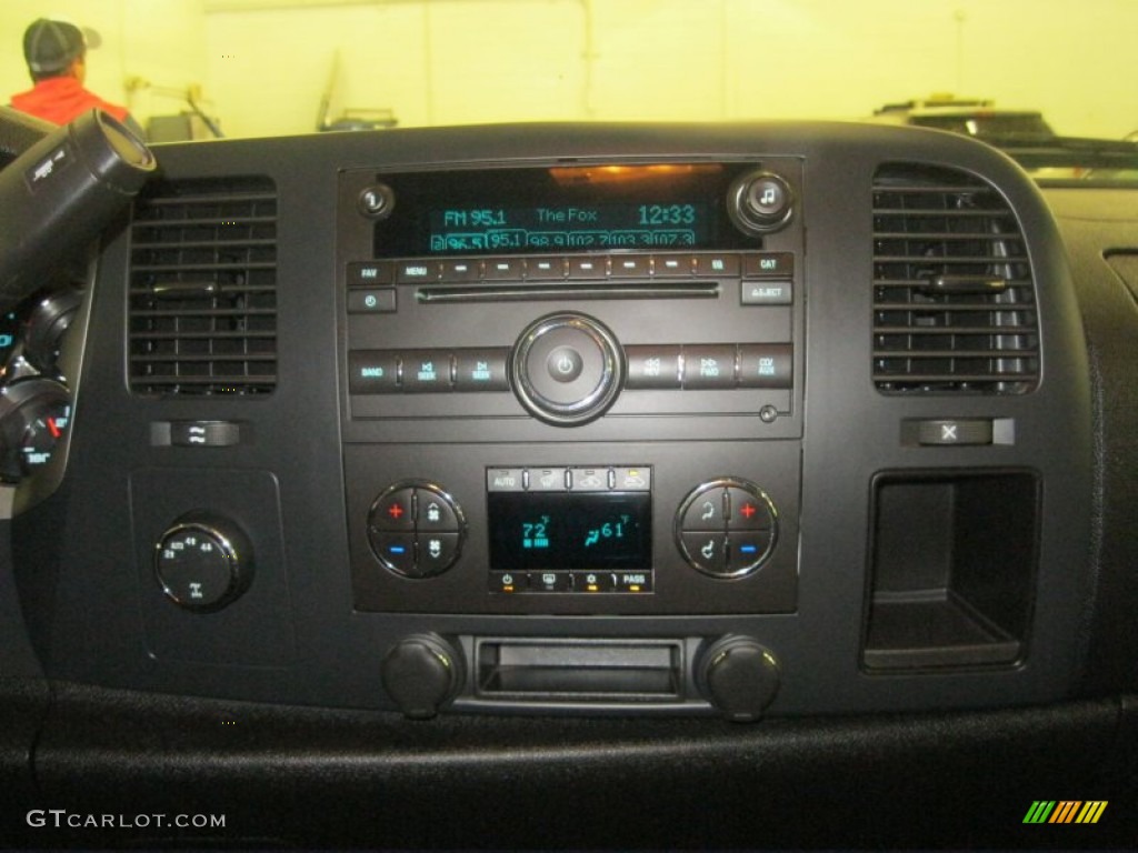 2008 Chevrolet Silverado 1500 LT Extended Cab 4x4 Controls Photo #53022005