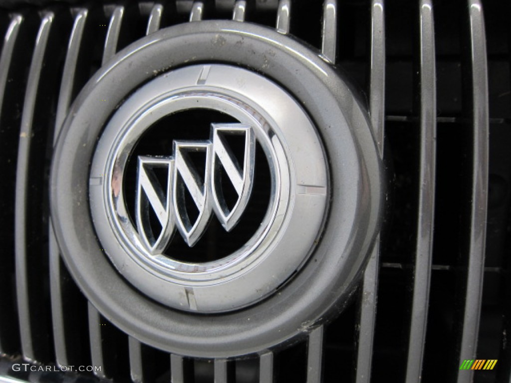 2004 Buick Rainier CXL AWD Marks and Logos Photos