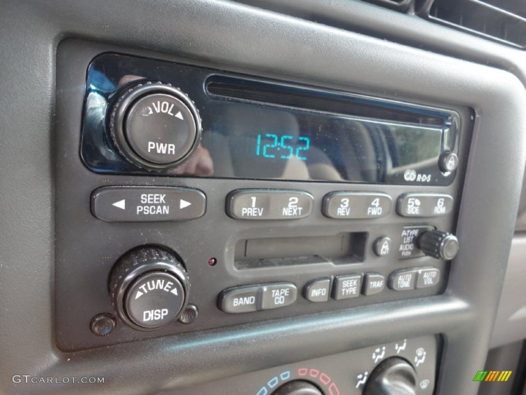 2003 Chevrolet Venture LS Audio System Photos