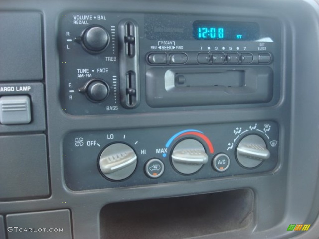 1995 Chevrolet C/K C1500 Extended Cab Audio System Photos