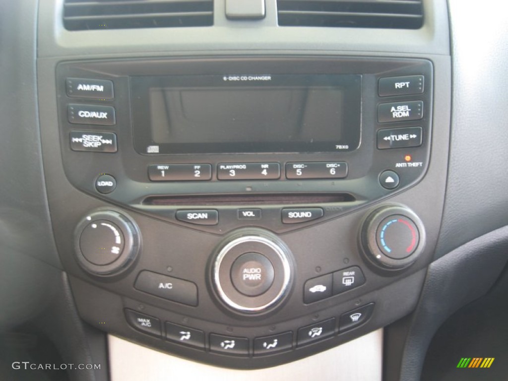 2005 Honda Accord EX Coupe Audio System Photos