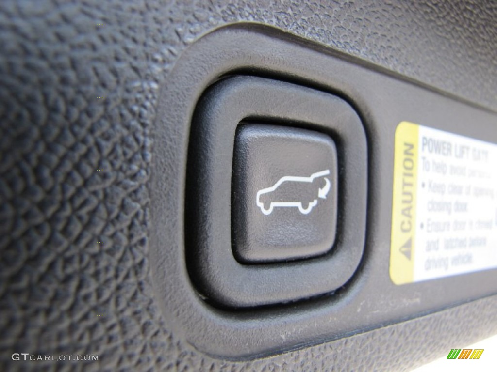 2008 Suburban 1500 LTZ - Black / Ebony photo #17